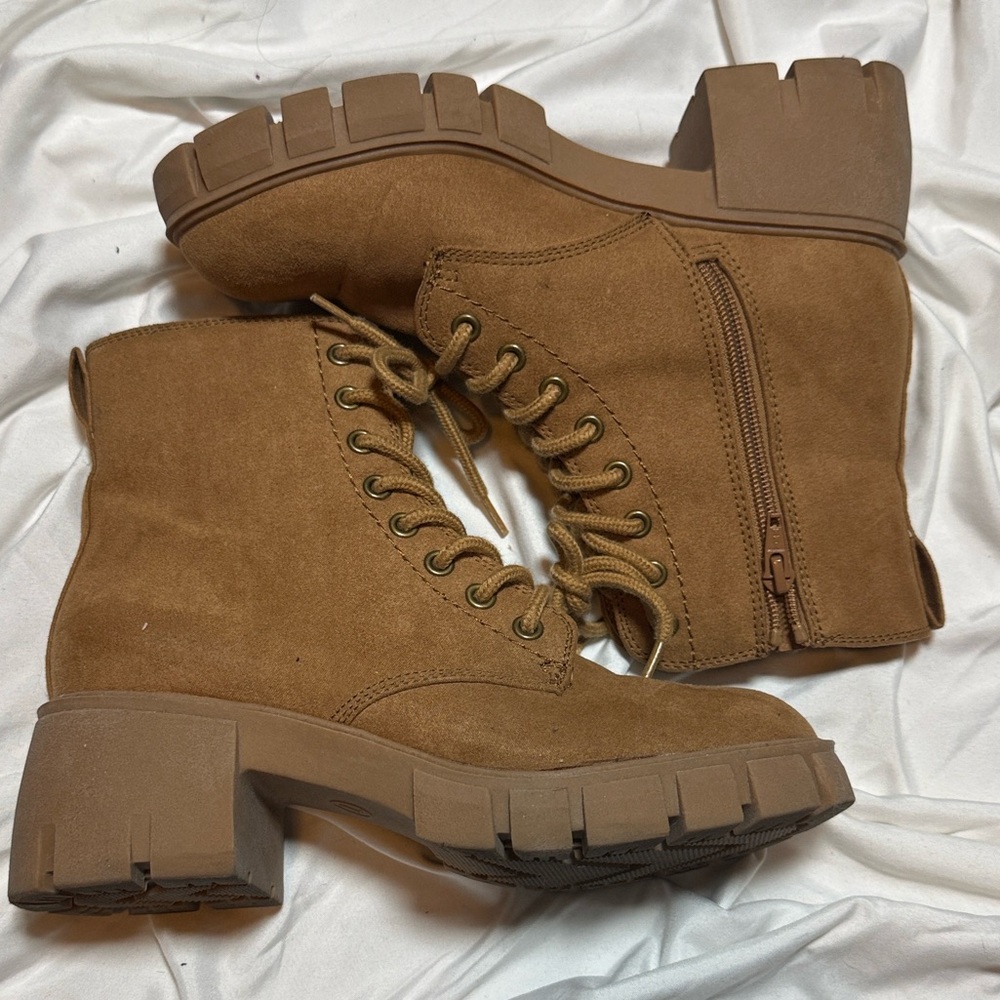 Women's Tan Lace-Up Ankle Boots